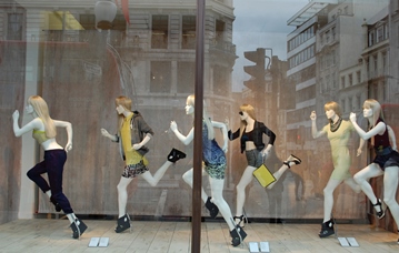 store running mannequins